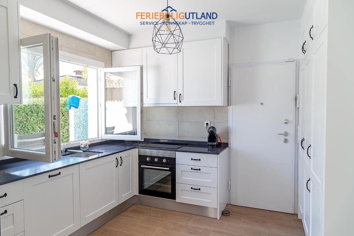 3 bedroom Villa for sale in Playa Flamenca with pool garage - € 940,000 (Ref: 10012257)