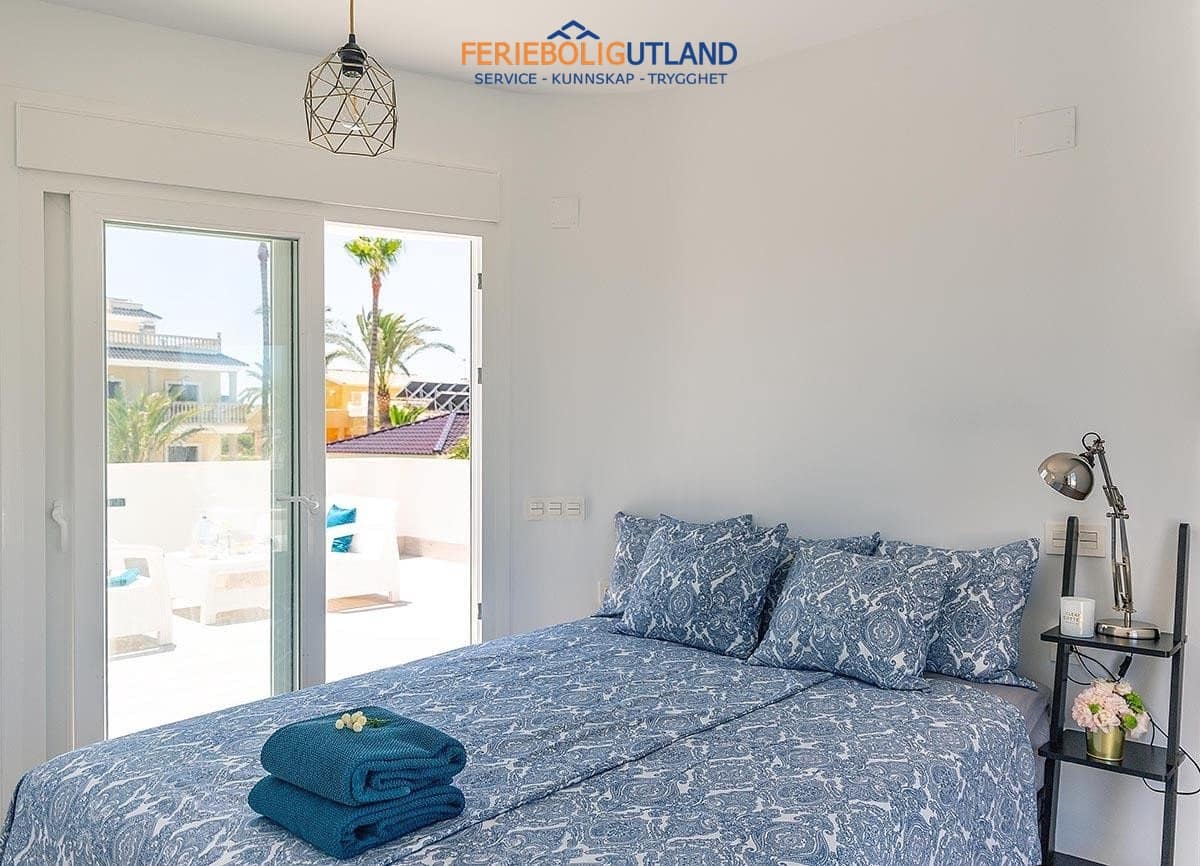 3 bedroom Villa for sale in Playa Flamenca with pool garage - € 940,000 (Ref: 10012257)