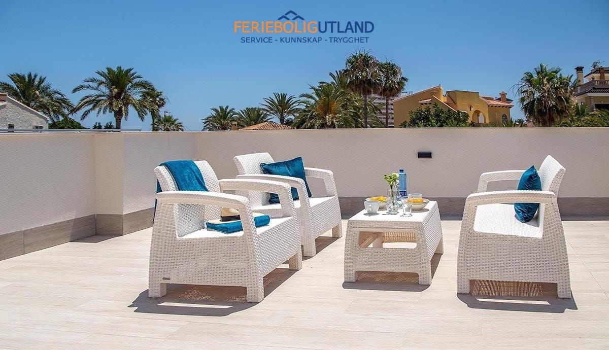 3 bedroom Villa for sale in Playa Flamenca with pool garage - € 940,000 (Ref: 10012257)