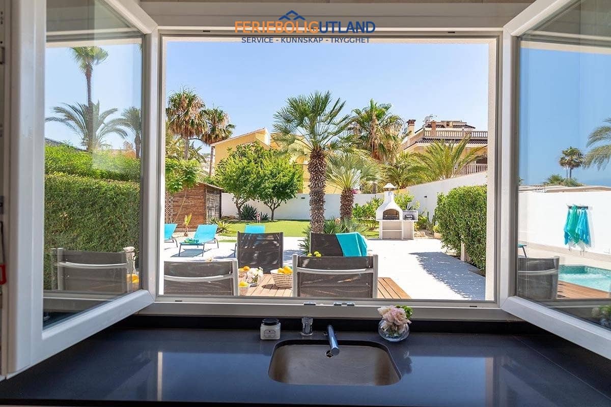 3 bedroom Villa for sale in Playa Flamenca with pool garage - € 940,000 (Ref: 10012257)