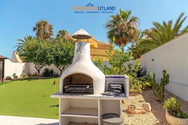 3 bedroom Villa for sale in Playa Flamenca, Orihuela with pool garage - € 940,000 (Ref: 10012257)