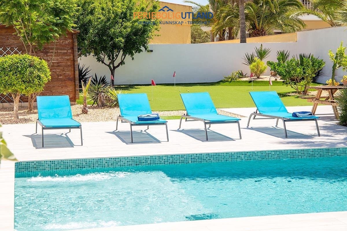 3 bedroom Villa for sale in Playa Flamenca with pool garage - € 940,000 (Ref: 10012257)