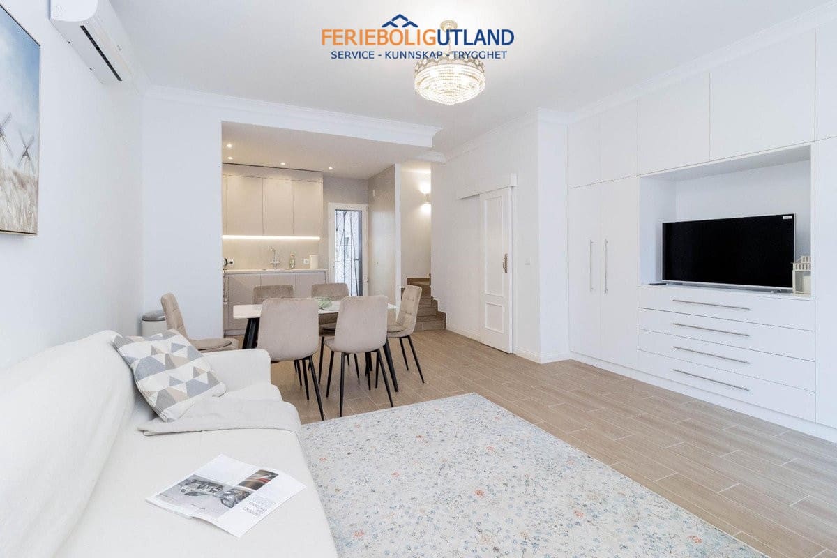 3 slaapkamer Huis te koop in La Zenia met garage - € 348.000 (Ref: 10012258)