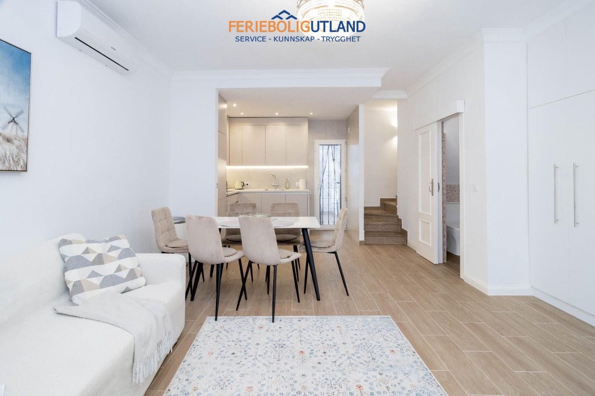 3 slaapkamer Huis te koop in La Zenia met garage - € 348.000 (Ref: 10012258)