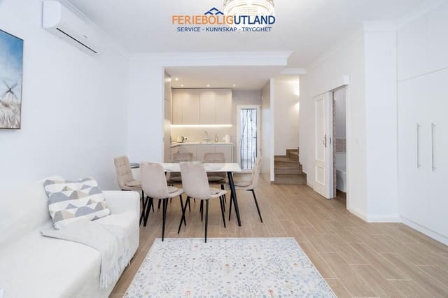 3 slaapkamer Huis te koop in La Zenia, Orihuela met garage - € 348.000 (Ref: 10012258)