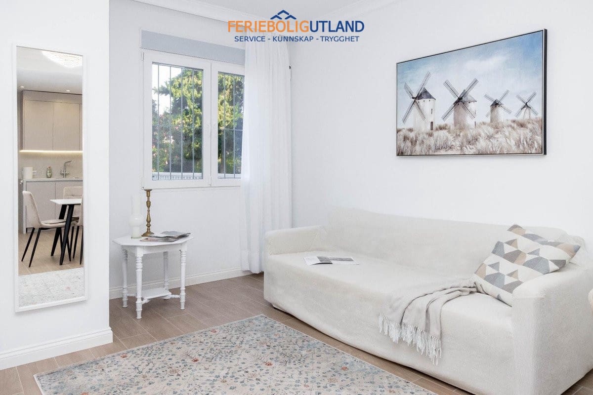 3 slaapkamer Huis te koop in La Zenia met garage - € 348.000 (Ref: 10012258)