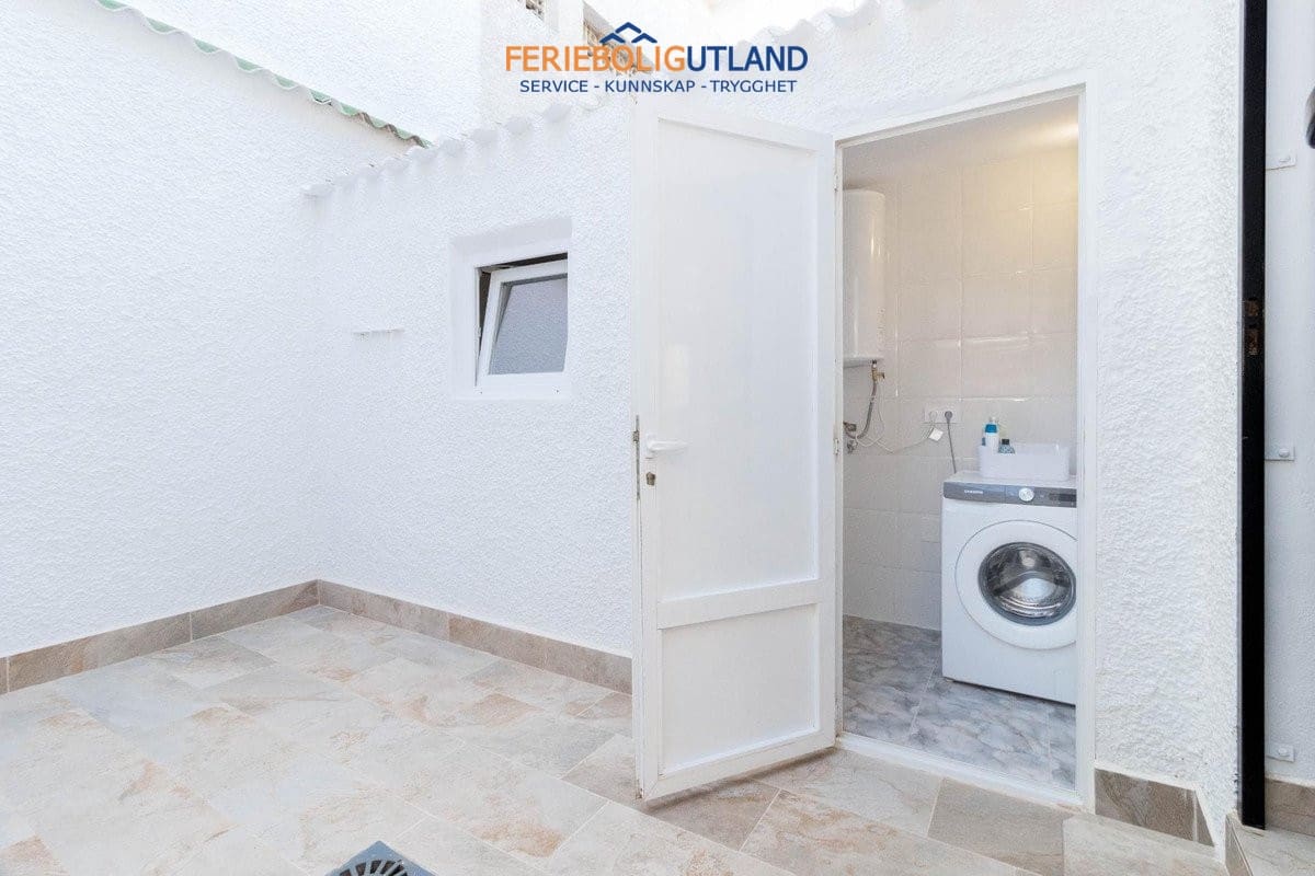 3 slaapkamer Huis te koop in La Zenia met garage - € 348.000 (Ref: 10012258)