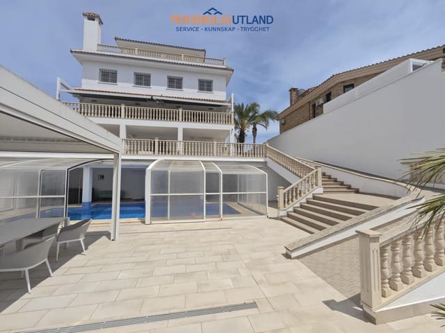 4 Zimmer Villa zu verkaufen in Dehesa de Campoamor, Orihuela mit Pool Garage - 1.225.000 € (Ref: 10012260)