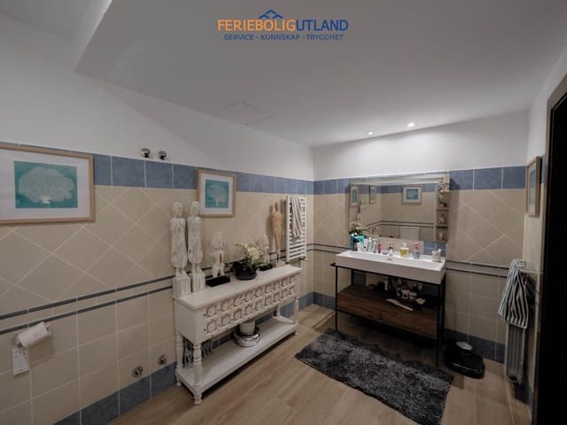 4 Zimmer Villa zu verkaufen in Dehesa de Campoamor, Orihuela mit Pool Garage - 1.225.000 € (Ref: 10012260)