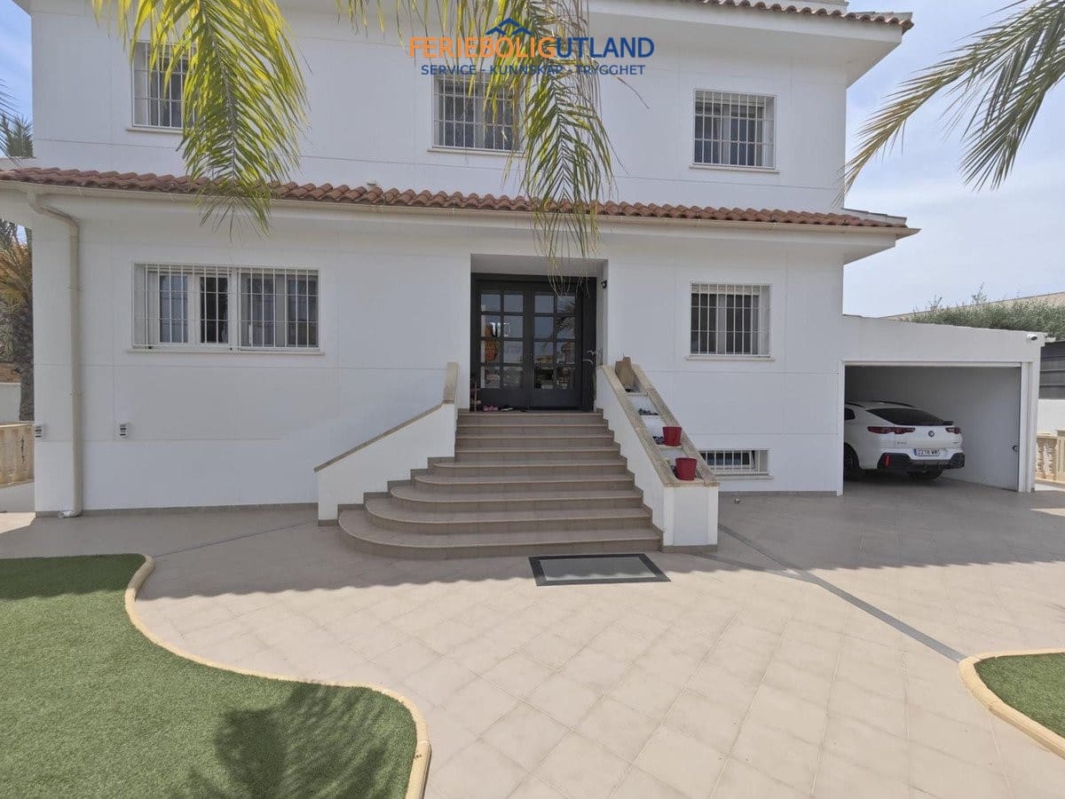 4 Zimmer Villa zu verkaufen in Campoamor mit Pool Garage - 1.225.000 € (Ref: 10012260)