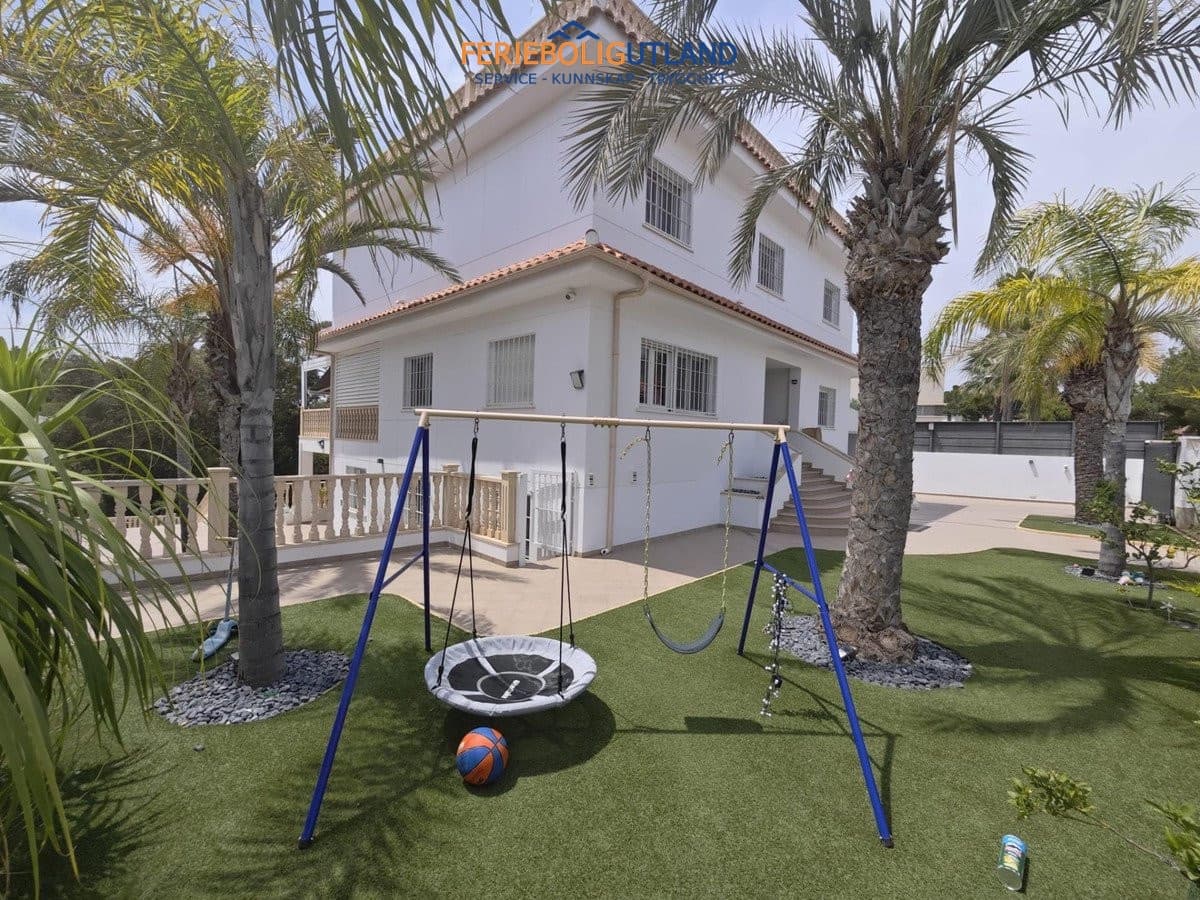 4 Zimmer Villa zu verkaufen in Campoamor mit Pool Garage - 1.225.000 € (Ref: 10012260)