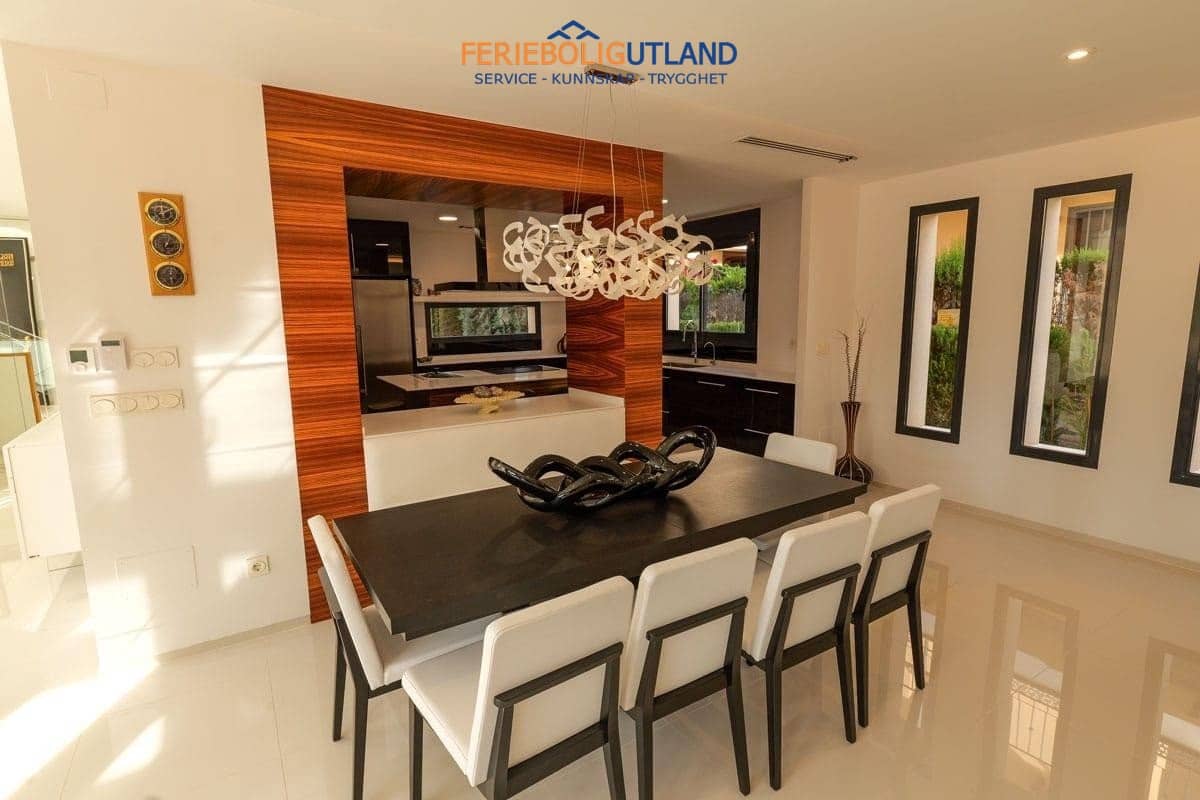 3 sovrum Villa till salu i Torrevieja med pool garage - 1 630 000 € (Ref: 10012262)