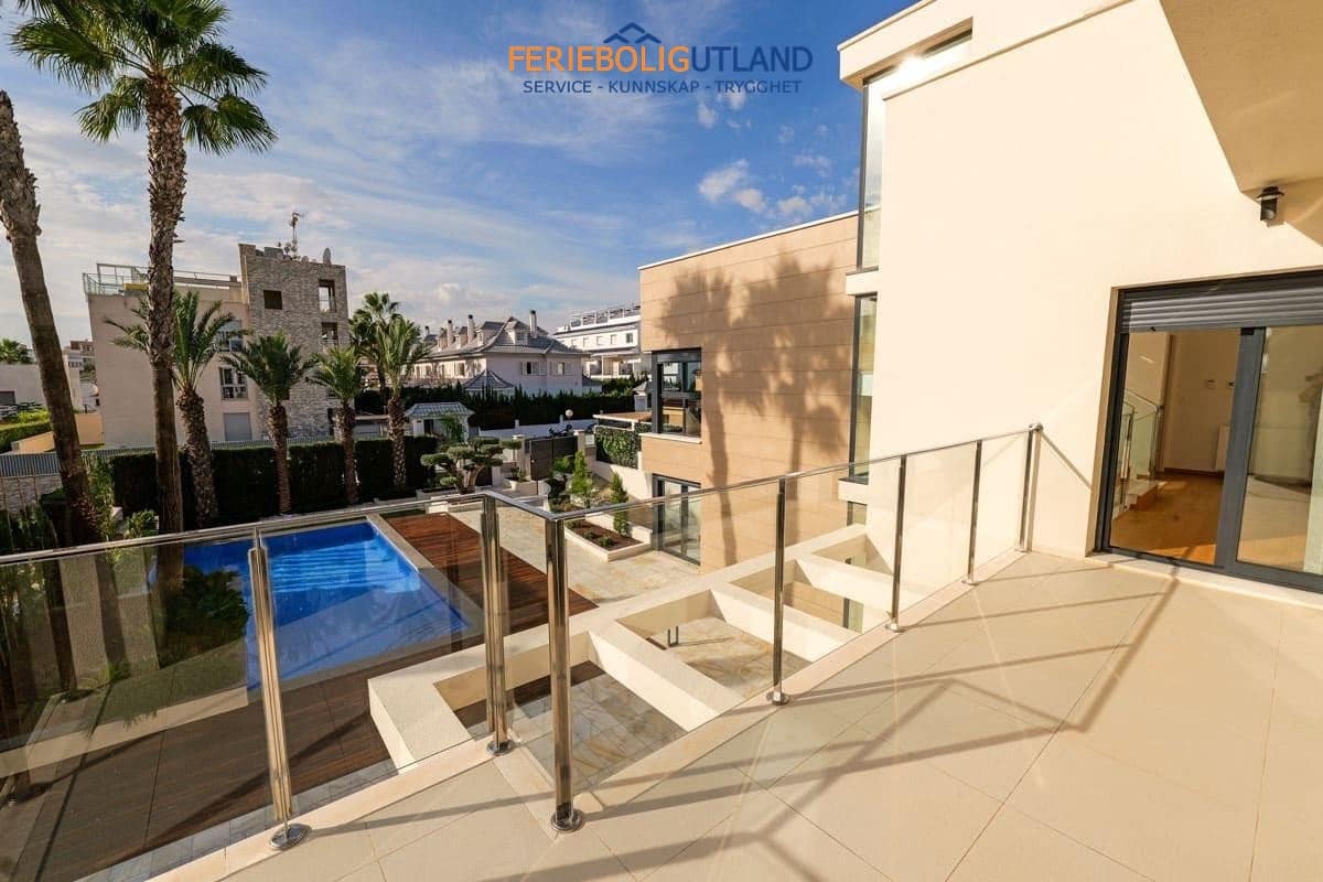 3 sovrum Villa till salu i Torrevieja med pool garage - 1 630 000 € (Ref: 10012262)