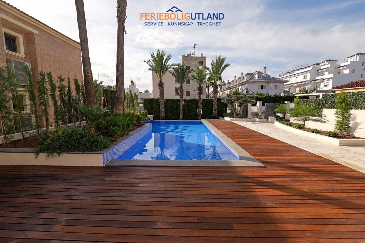 3 sovrum Villa till salu i Torrevieja med pool garage - 1 630 000 € (Ref: 10012262)