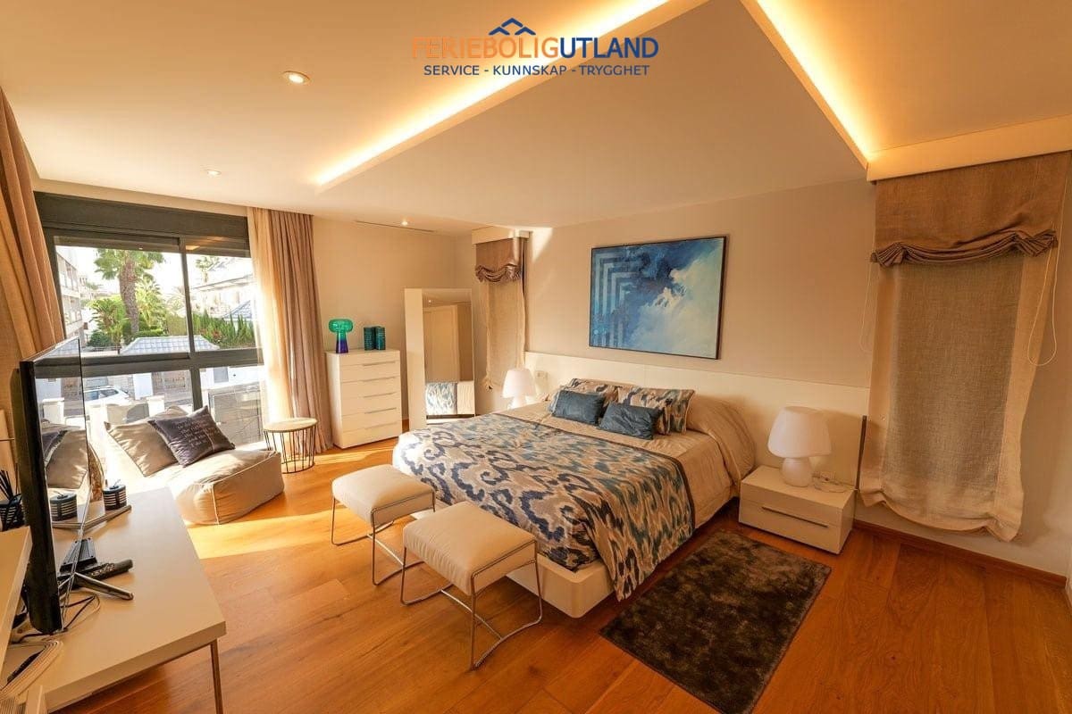 3 sovrum Villa till salu i Torrevieja med pool garage - 1 630 000 € (Ref: 10012262)