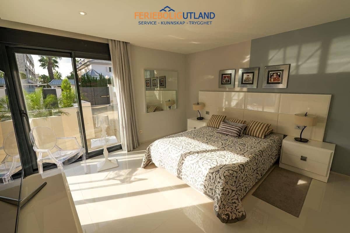 3 sovrum Villa till salu i Torrevieja med pool garage - 1 630 000 € (Ref: 10012262)