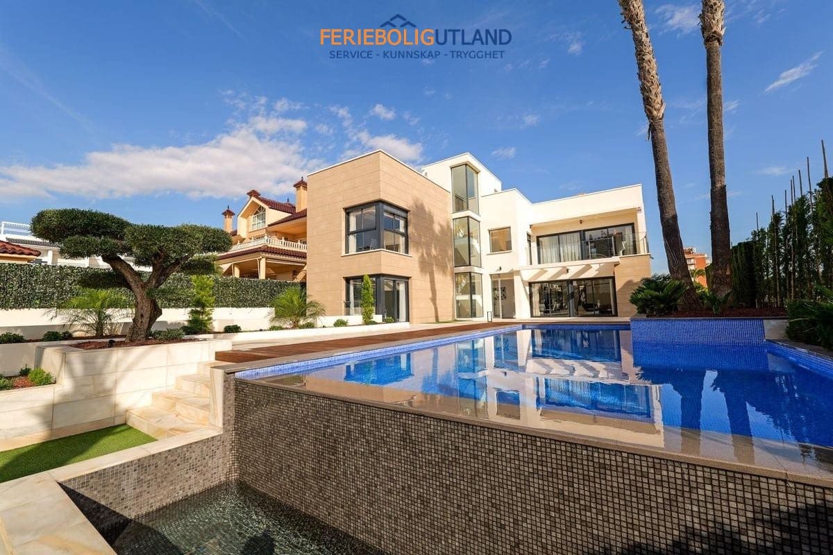 3 sovrum Villa till salu i Torrevieja med pool garage - 1 630 000 € (Ref: 10012262)