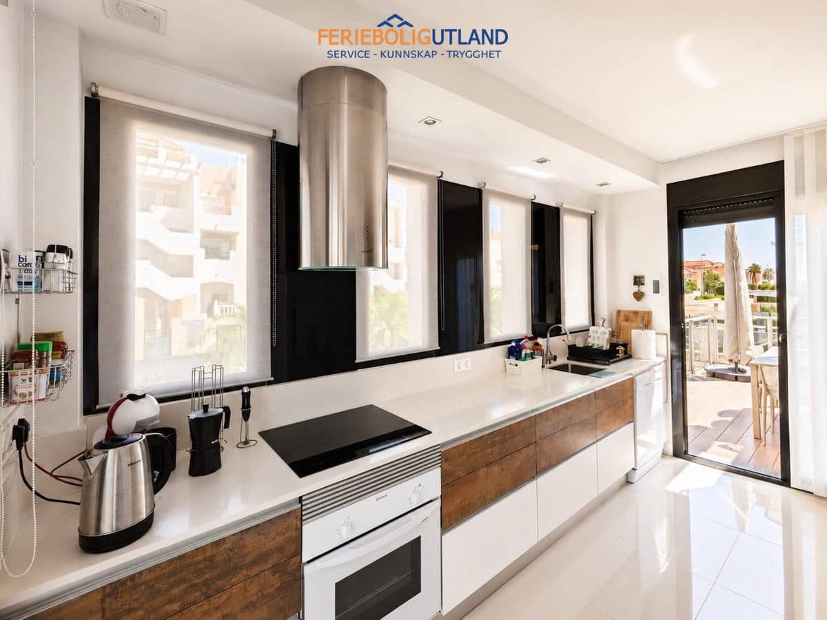 5 quarto Moradia para venda em La Zenia com piscina - 900 000 € (Ref: 10012263)