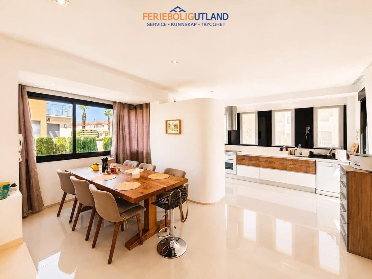 5 quarto Moradia para venda em La Zenia com piscina - 900 000 € (Ref: 10012263)