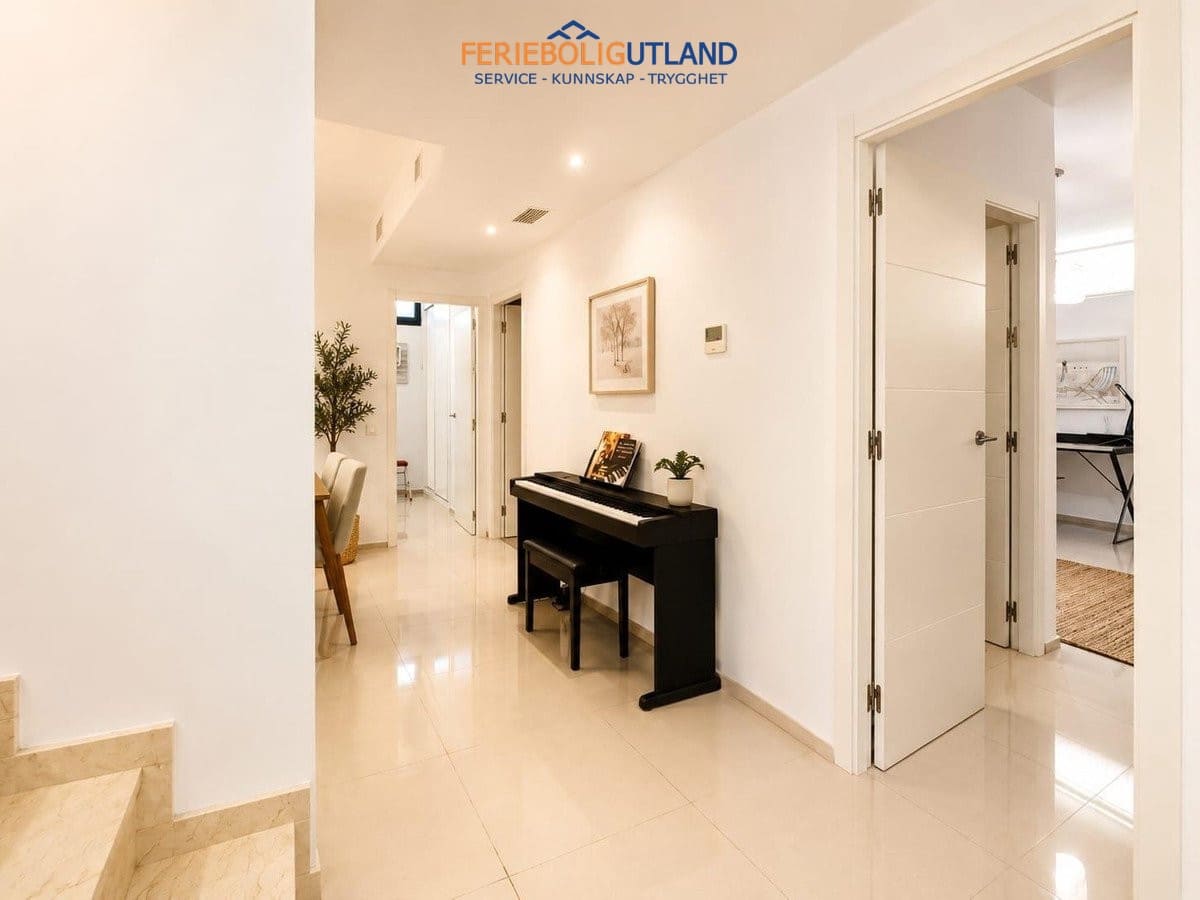 5 quarto Moradia para venda em La Zenia com piscina - 900 000 € (Ref: 10012263)