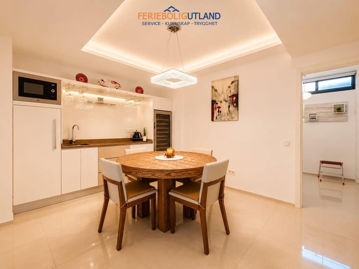 5 quarto Moradia para venda em La Zenia com piscina - 900 000 € (Ref: 10012263)