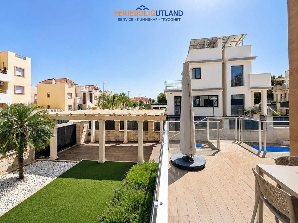 5 quarto Moradia para venda em La Zenia com piscina - 900 000 € (Ref: 10012263)