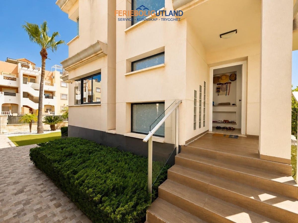 5 quarto Moradia para venda em La Zenia com piscina - 900 000 € (Ref: 10012263)
