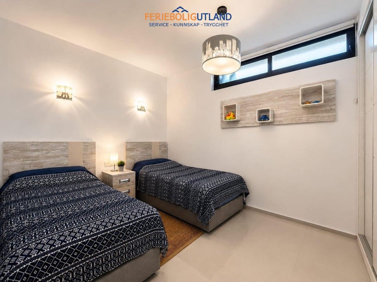 5 quarto Moradia para venda em La Zenia com piscina - 900 000 € (Ref: 10012263)