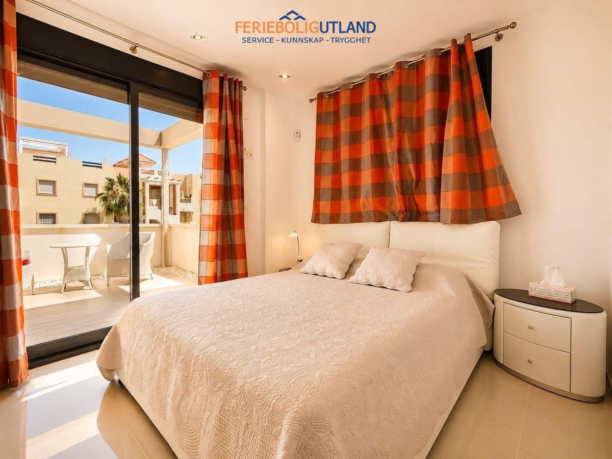 5 quarto Moradia para venda em La Zenia com piscina - 900 000 € (Ref: 10012263)