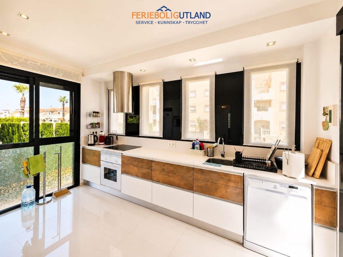 5 quarto Moradia para venda em La Zenia com piscina - 900 000 € (Ref: 10012263)