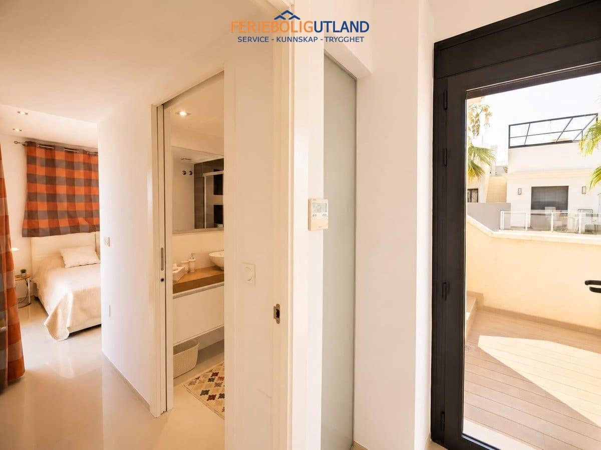 5 quarto Moradia para venda em La Zenia com piscina - 900 000 € (Ref: 10012263)