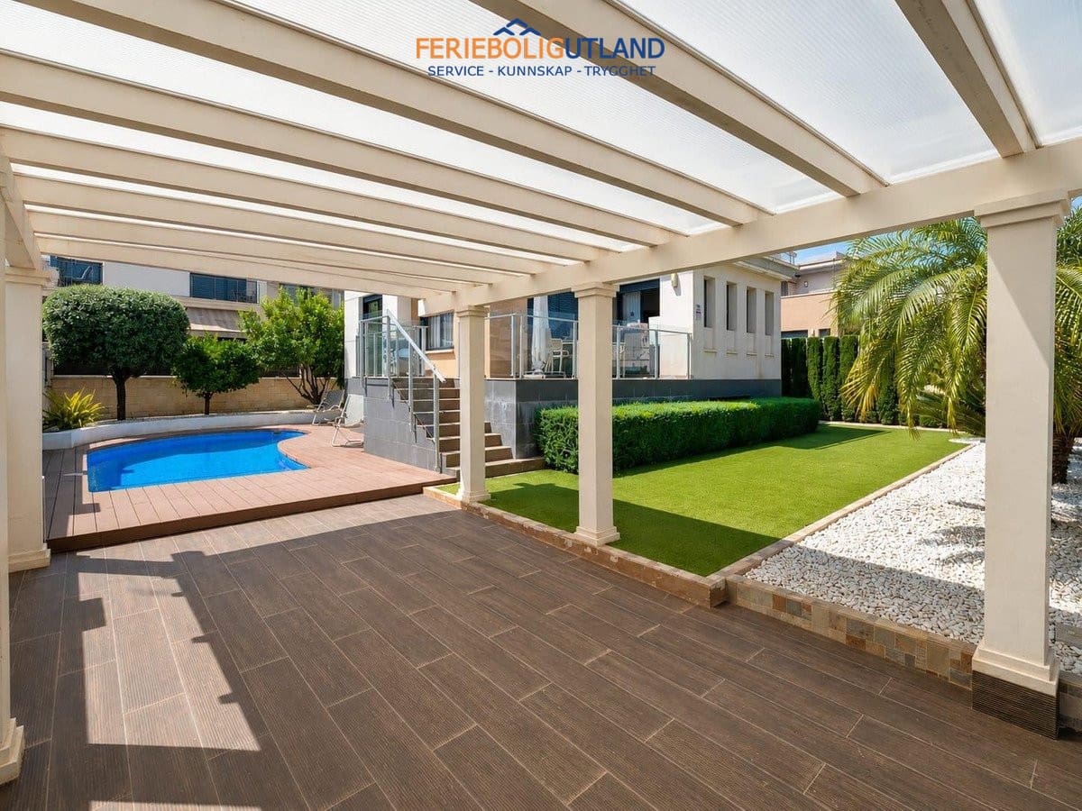 5 quarto Moradia para venda em La Zenia com piscina - 900 000 € (Ref: 10012263)