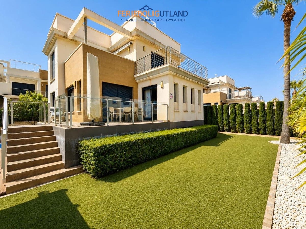 5 quarto Moradia para venda em La Zenia com piscina - 900 000 € (Ref: 10012263)