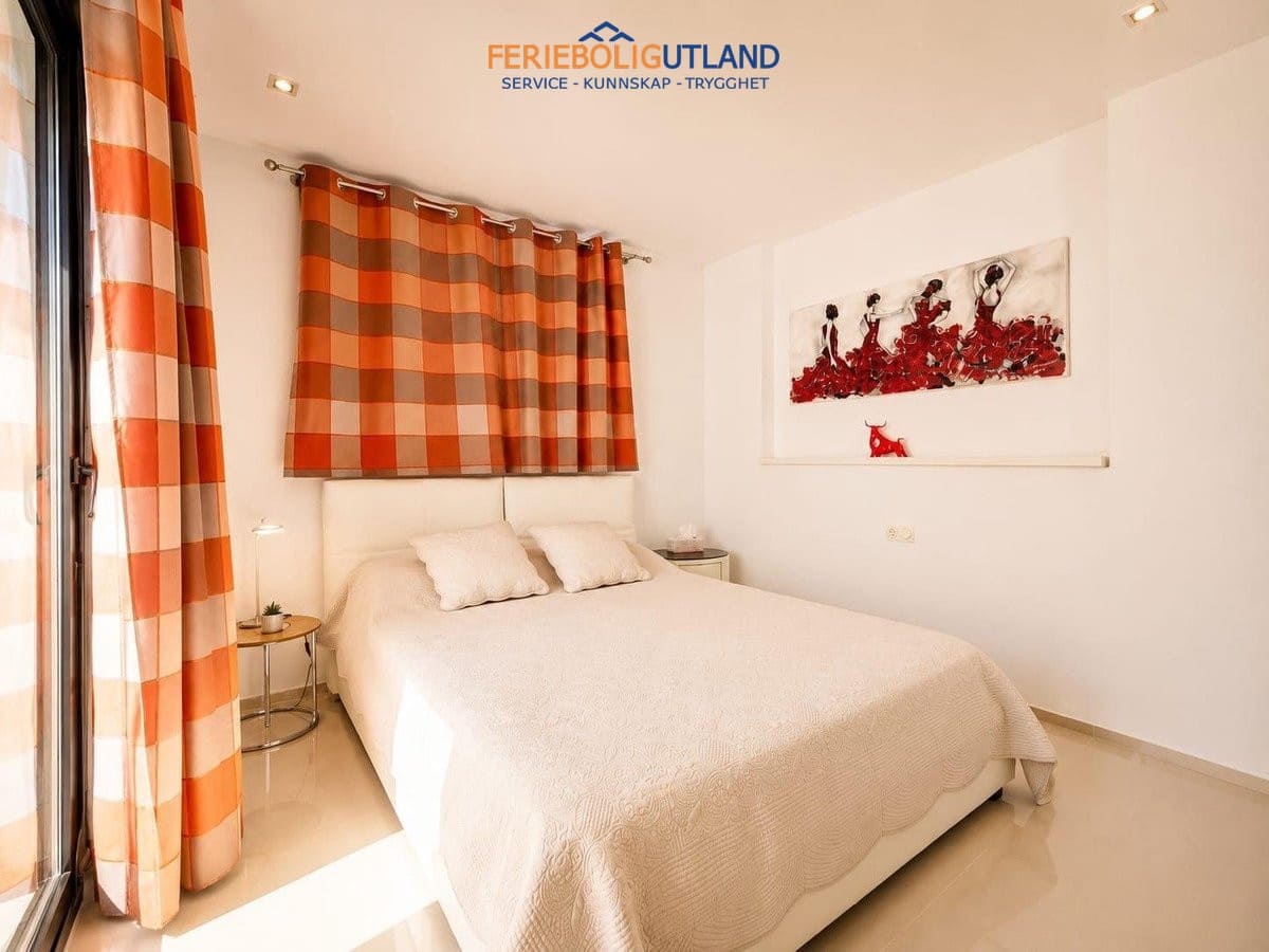 5 quarto Moradia para venda em La Zenia com piscina - 900 000 € (Ref: 10012263)