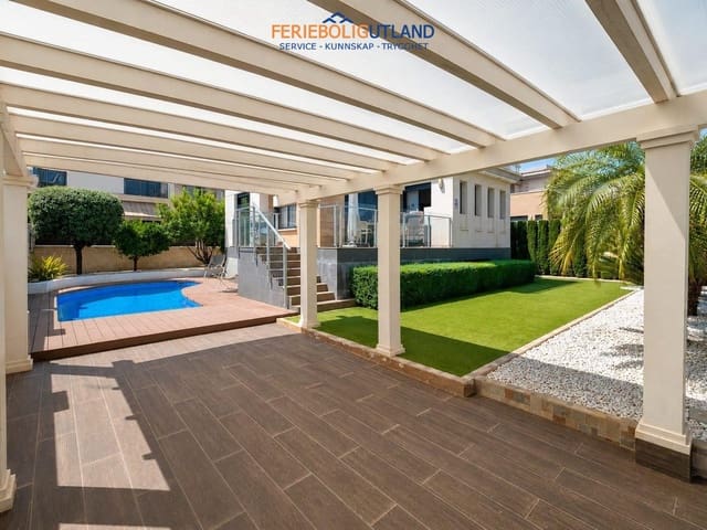 5 quarto Moradia para venda em La Zenia, Orihuela com piscina - 900 000 € (Ref: 10012263)