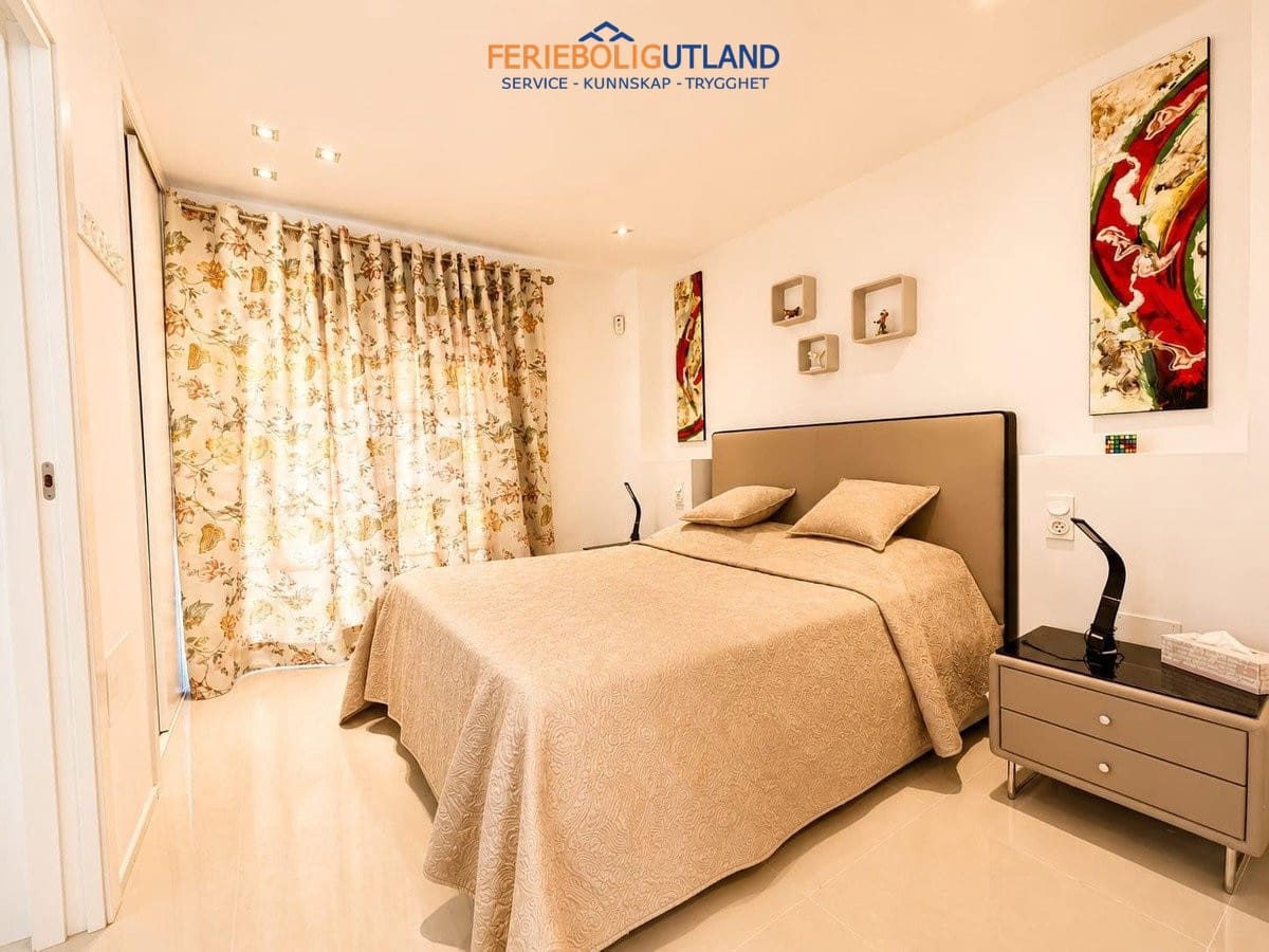 5 quarto Moradia para venda em La Zenia com piscina - 900 000 € (Ref: 10012263)