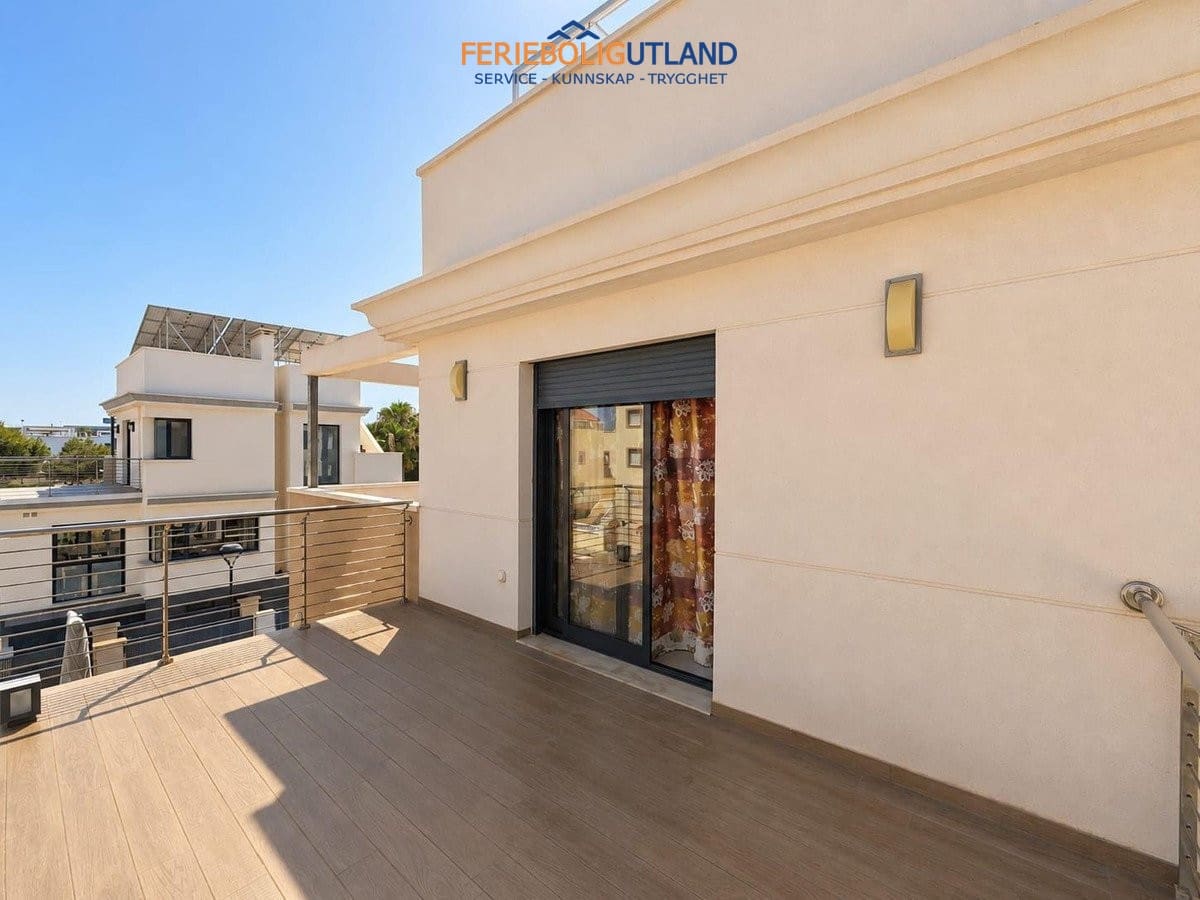 5 quarto Moradia para venda em La Zenia com piscina - 900 000 € (Ref: 10012263)