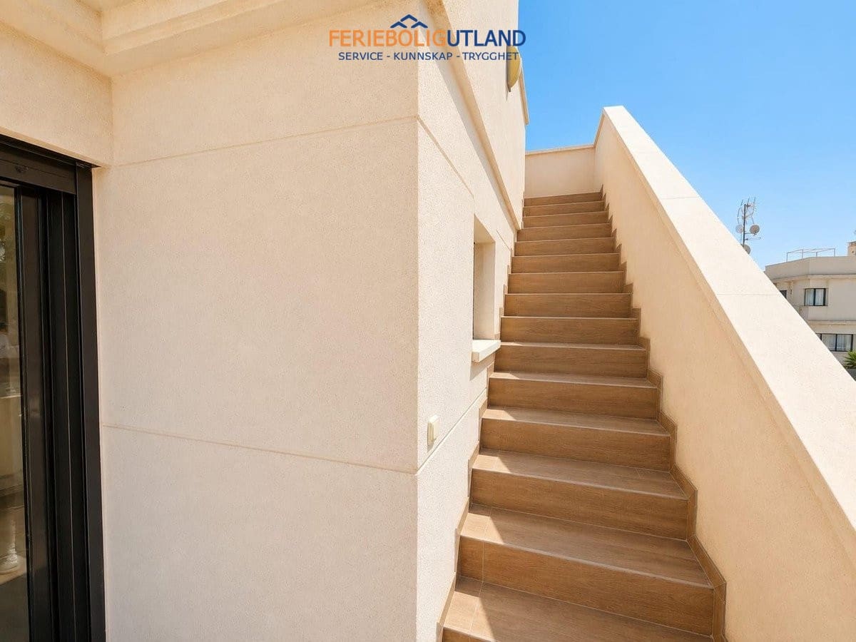 5 quarto Moradia para venda em La Zenia com piscina - 900 000 € (Ref: 10012263)