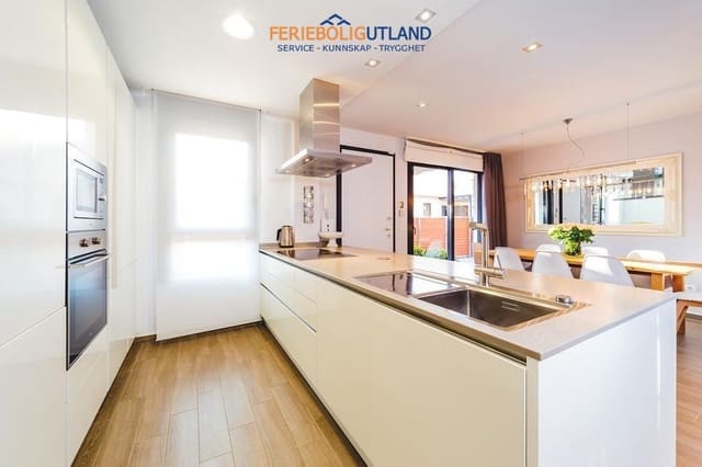 5 soveværelse Villa til salg i Aguas Nuevas, Torrevieja med swimmingpool - € 559.000 (Ref: 10012265)