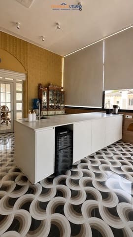 5 bedroom Villa for sale in Campoamor, Orihuela with pool garage - € 990,000 (Ref: 10012266)