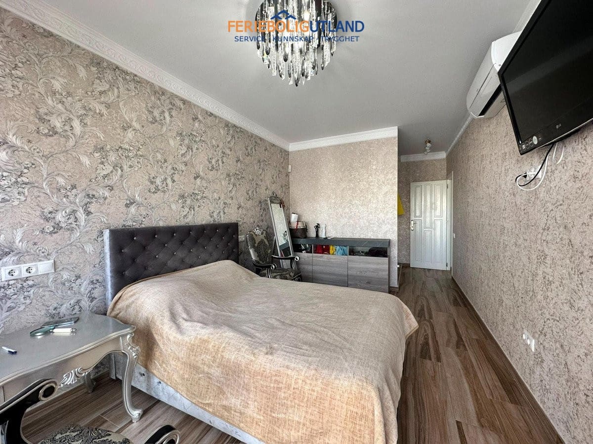 5 bedroom Villa for sale in Campoamor with pool garage - € 990,000 (Ref: 10012266)