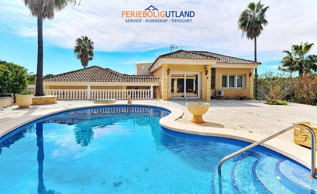 5 bedroom Villa for sale in Campoamor with pool garage - € 990,000 (Ref: 10012266)