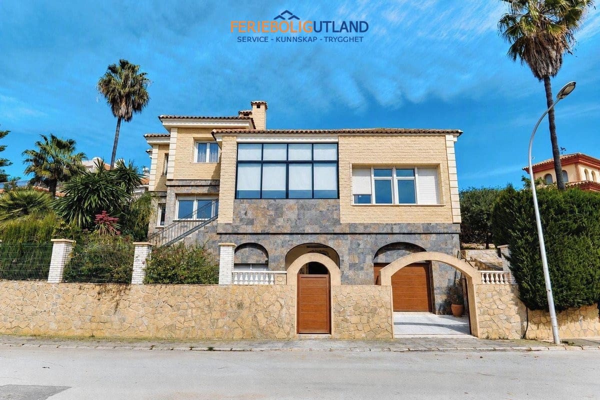 5 bedroom Villa for sale in Campoamor with pool garage - € 990,000 (Ref: 10012266)