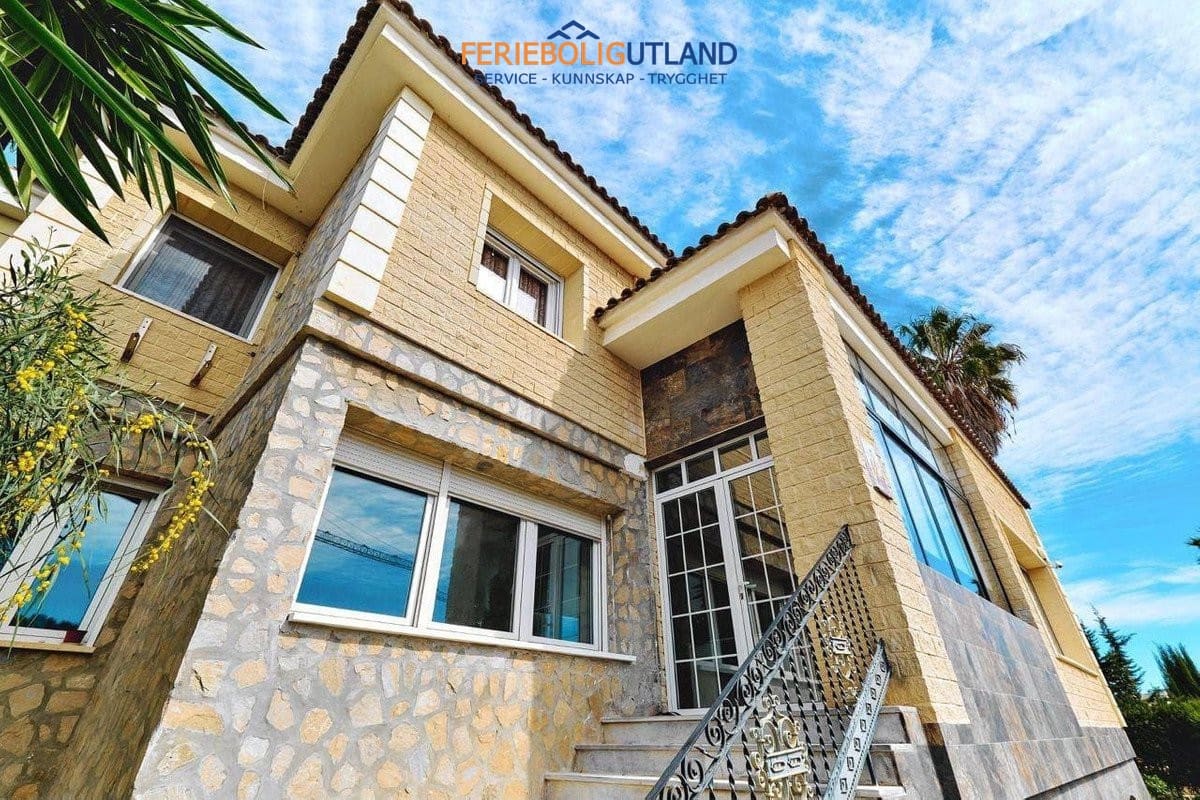 5 bedroom Villa for sale in Campoamor with pool garage - € 990,000 (Ref: 10012266)