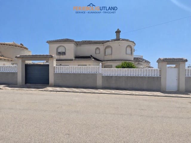 3 bedroom Villa for sale in La Siesta, Torrevieja with pool - € 450,000 (Ref: 10012267)