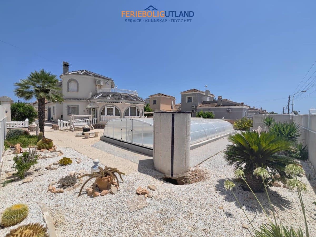 3 bedroom Villa for sale in La Siesta with pool - € 450,000 (Ref: 10012267)