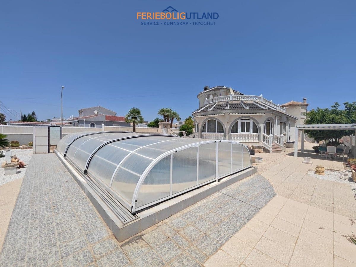 3 bedroom Villa for sale in La Siesta with pool - € 450,000 (Ref: 10012267)