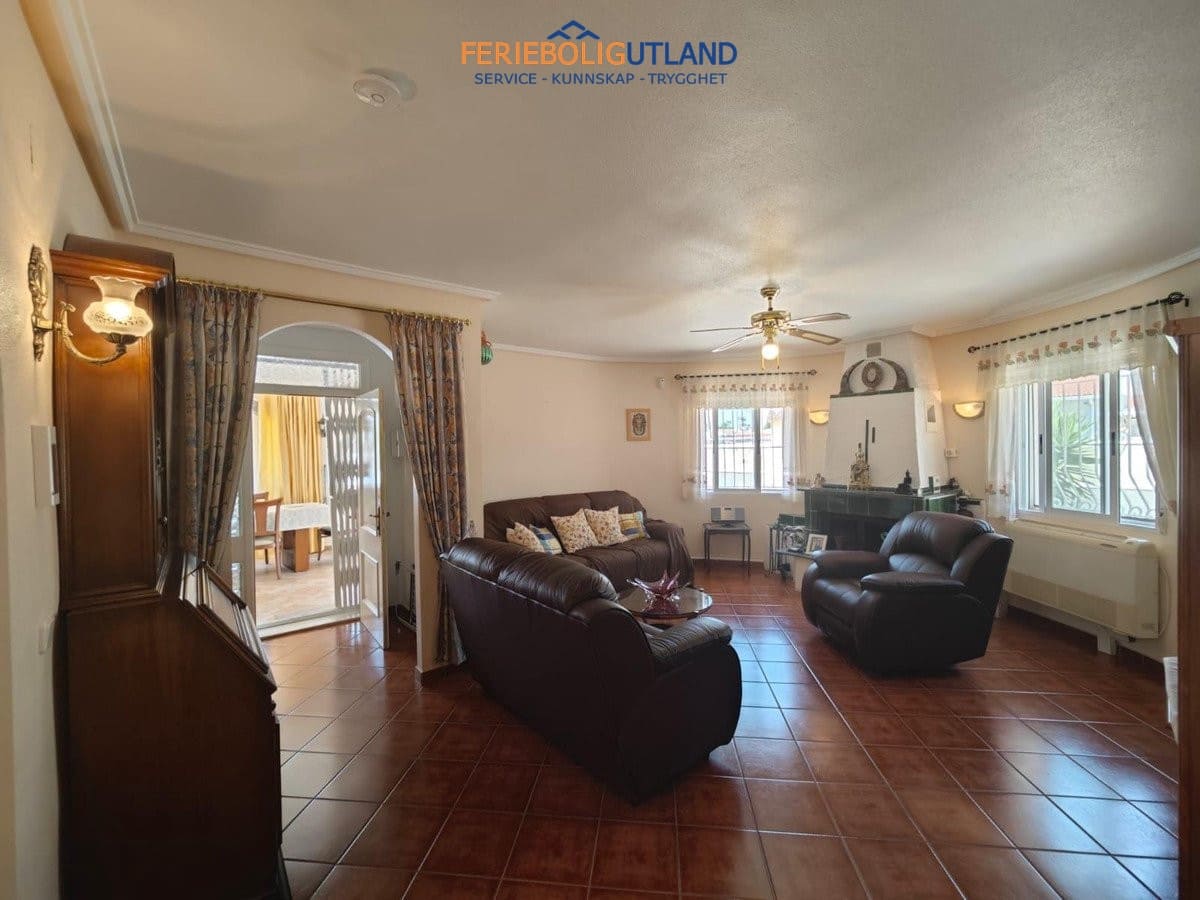 3 bedroom Villa for sale in La Siesta with pool - € 450,000 (Ref: 10012267)