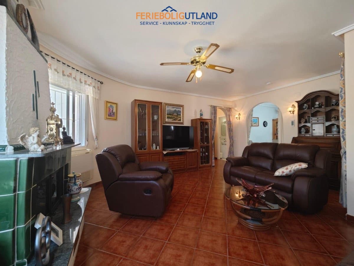 3 bedroom Villa for sale in La Siesta with pool - € 450,000 (Ref: 10012267)