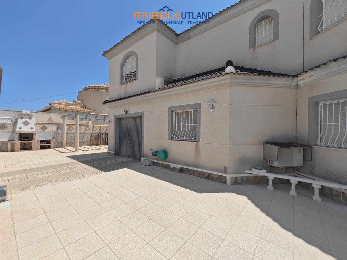 3 bedroom Villa for sale in La Siesta with pool - € 450,000 (Ref: 10012267)